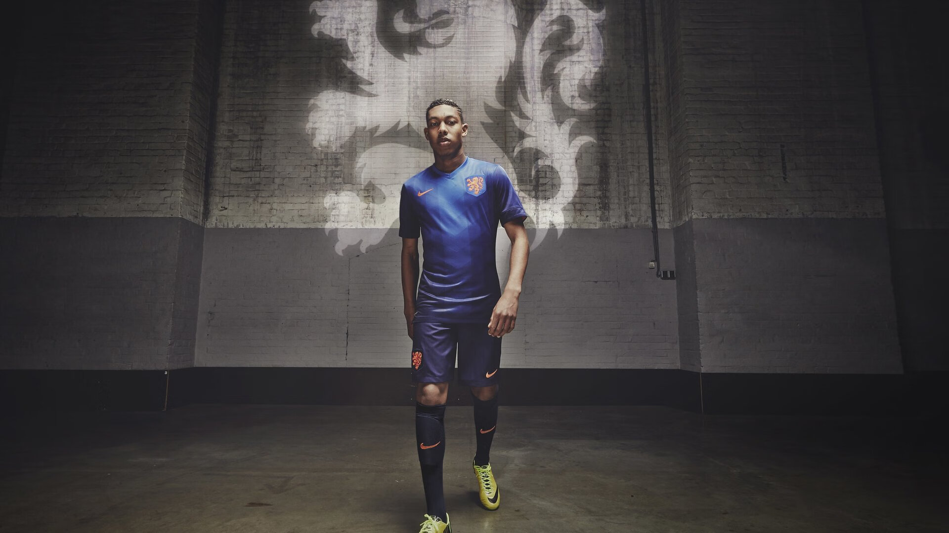 开云体育下载-德甲争冠战焦点战，巴黎终结突尼斯，欧洲足球的平行叙事